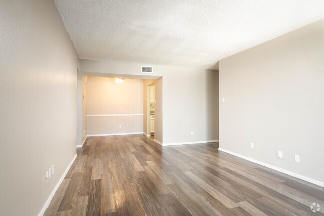 1BR, 1BA - 678SF