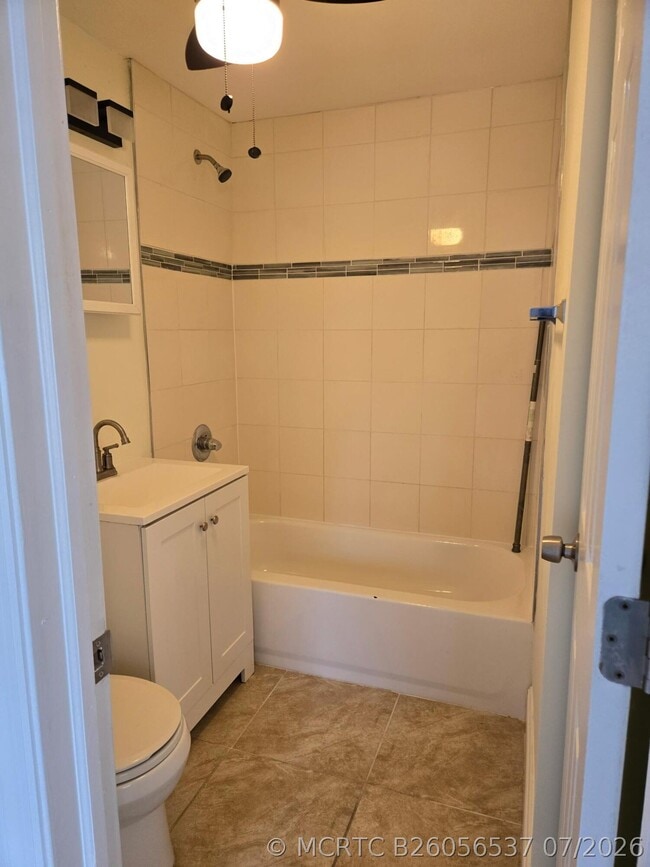 2962 SW 17th St Unit B