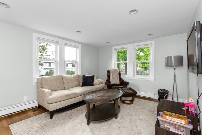 92 Hawthorn St