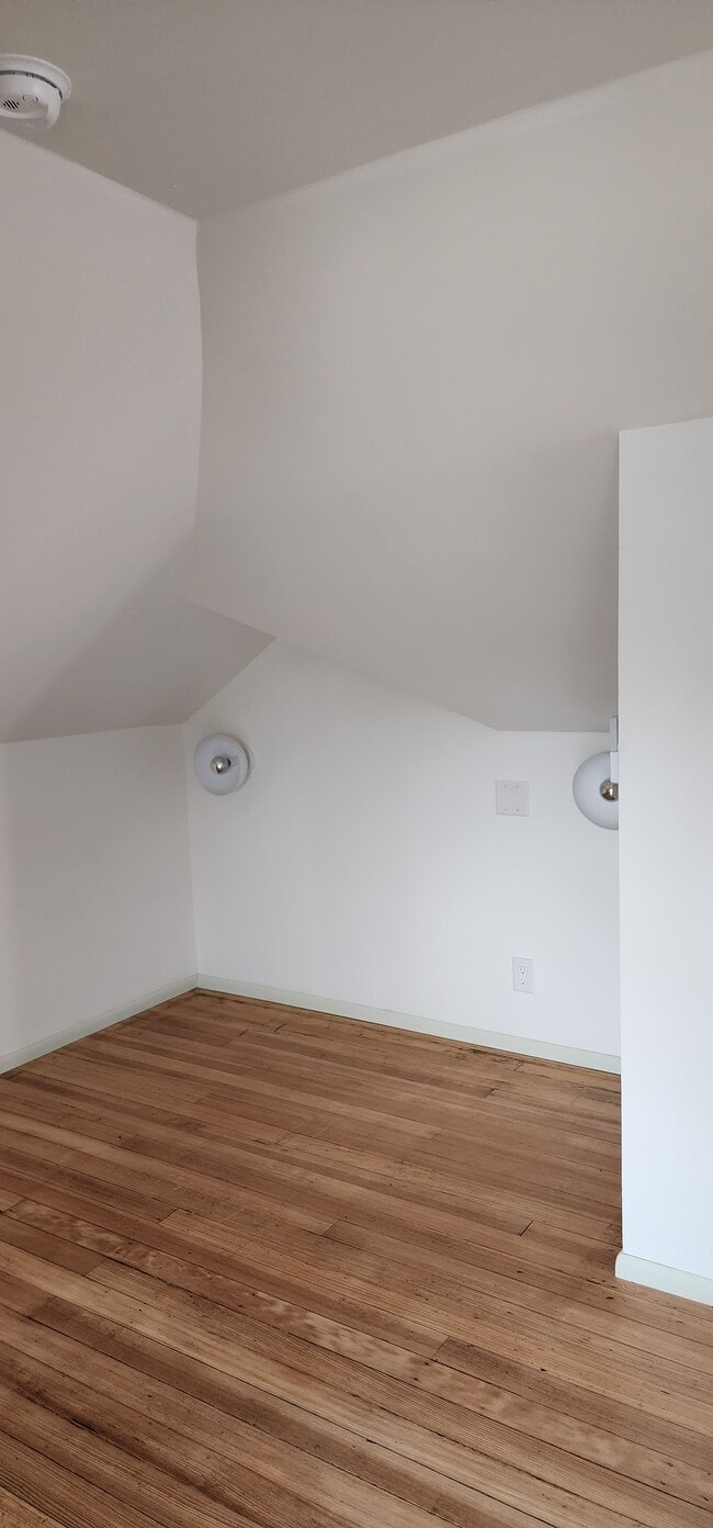 Photo - 523 Iron Ave SW