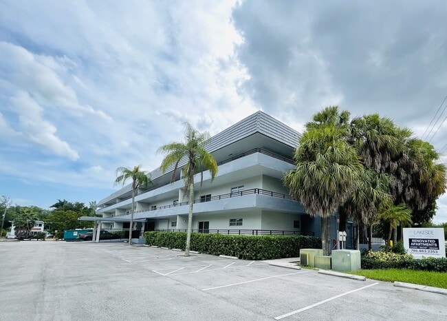 Photo - Lakeside at Biscayne Gardens