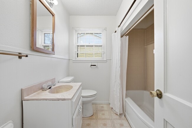 Photo - 4020 Maple Ave