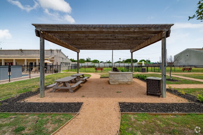 Patio con parrilla - The Bay Club