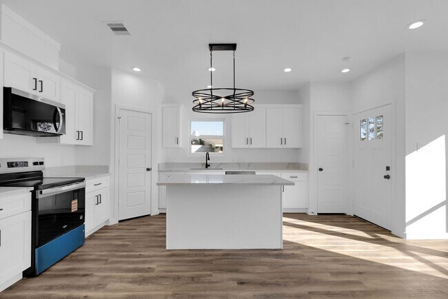 Photo - 104 Runnels St