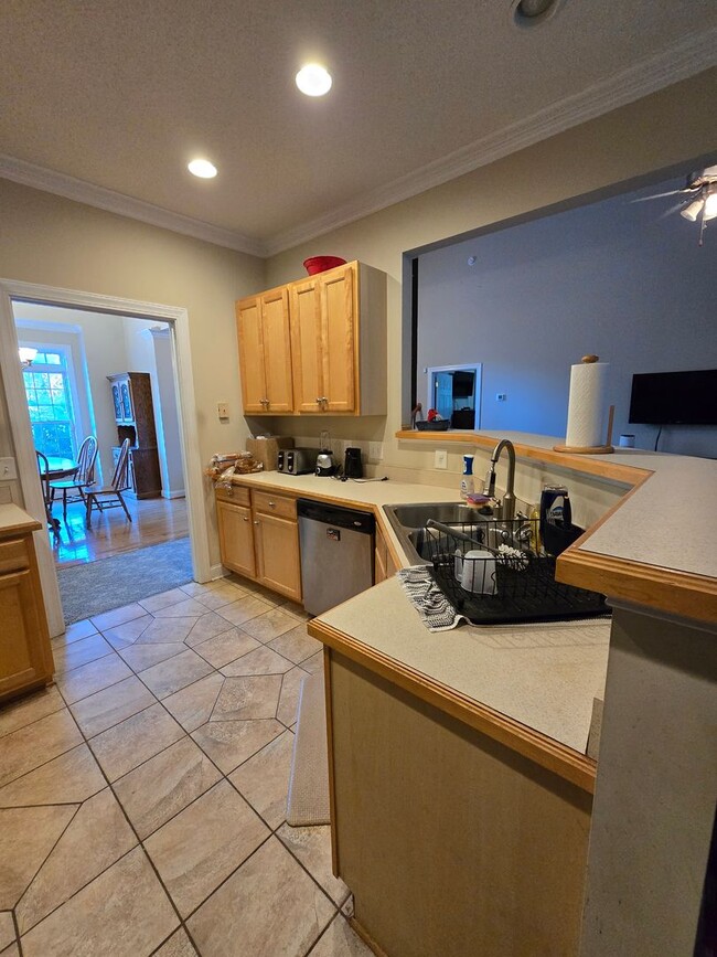 Photo - NEW LISTING!!