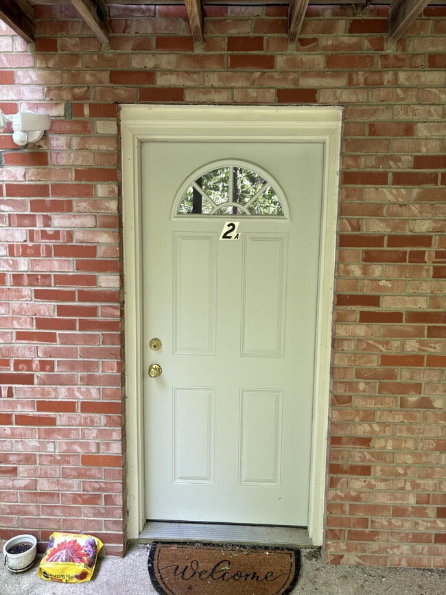 Building Photo - Apartment For Rent! In Unit 2A