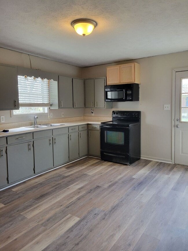 Photo - Renovated 3 Bedroom Home in Guthrie, KY!