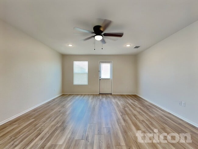 Photo - 1125 Waggoner Dr