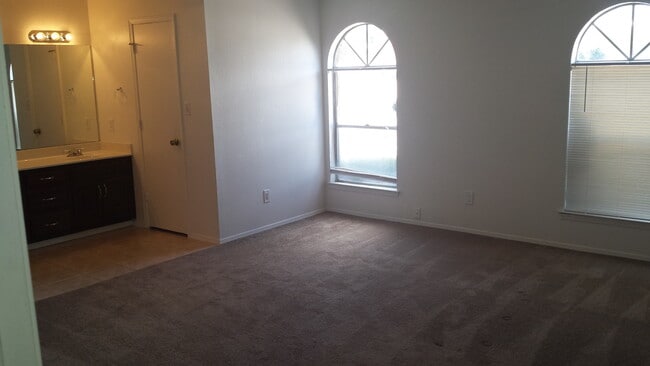 Photo - 9400 Admiral Nimitz Ave NE