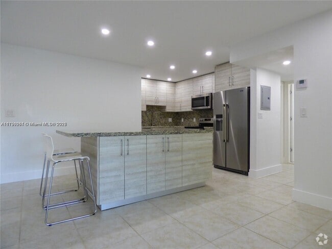 Building Photo - 10355 N Kendall Dr Unit CC7 Rental