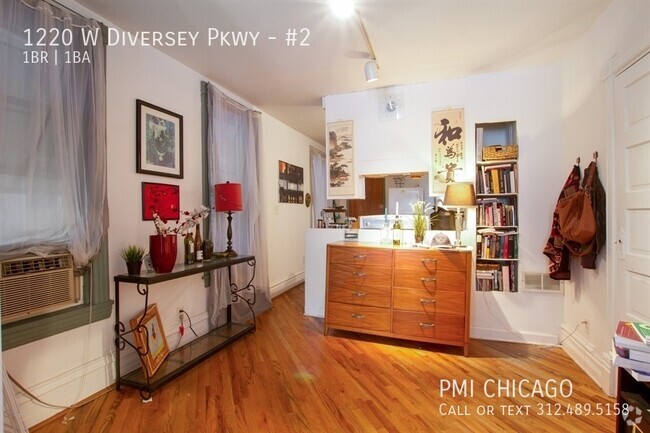 Building Photo - 1220 W Diversey Pkwy Unit #2 Rental
