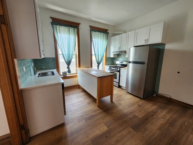 Photo - 2404 W Superior St Apartments Unit 3E