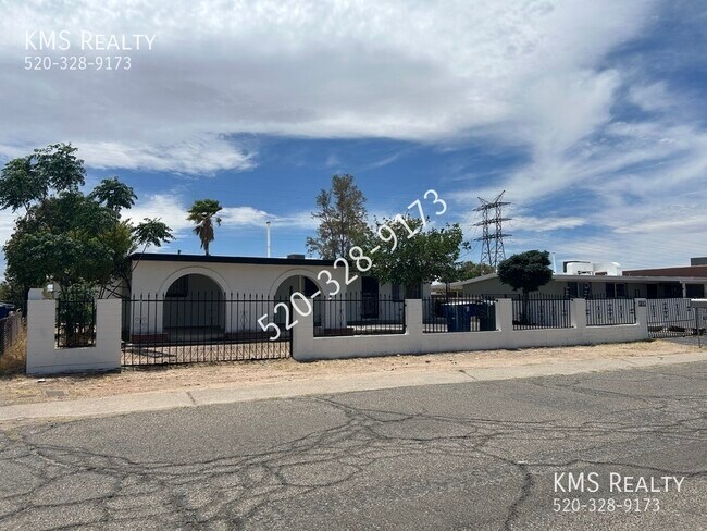 Photo - 1810 E Virginia St House