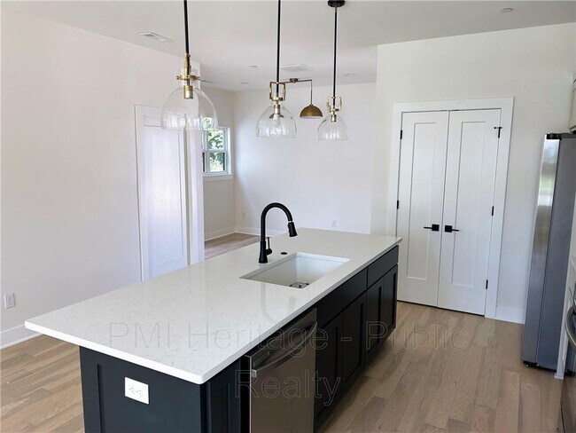 Photo - 610 N 6th St