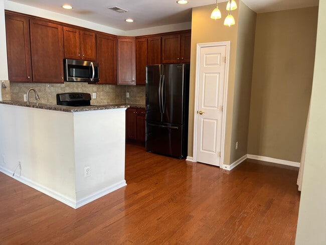 Photo - 43935 Hickory Corner Terrace Unidad 114