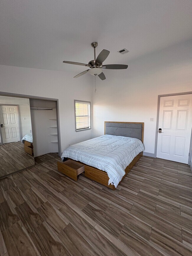 Photo - 105 Braun St