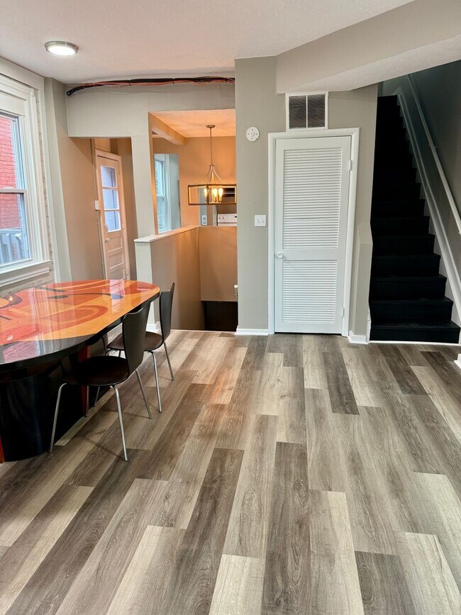 Photo - 3 bedroom apartment by UC campus! Unit 2