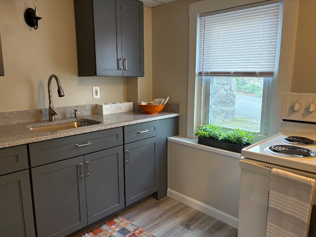 Building Photo - 53 School St