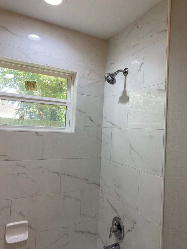 Photo - 5210 Longmeadow St