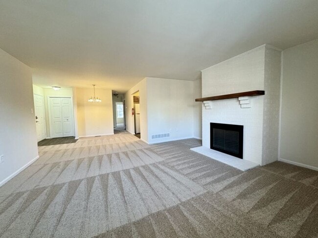 Photo - 700 Farmington Ave