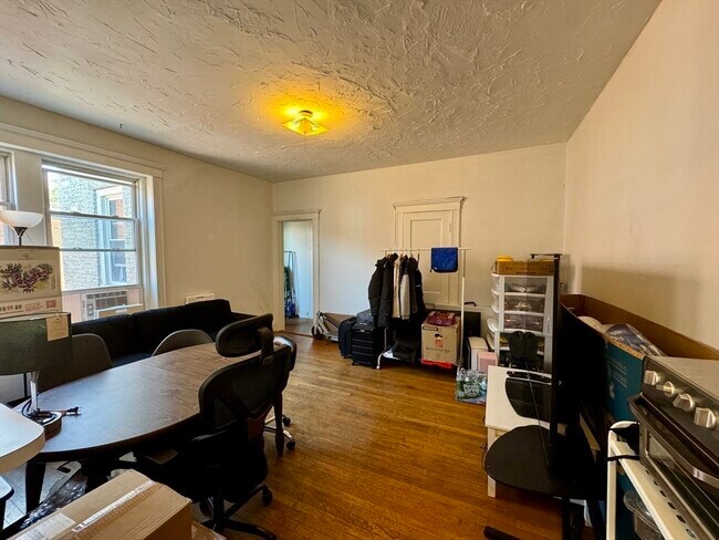 Photo - 233 Kelton St Condo