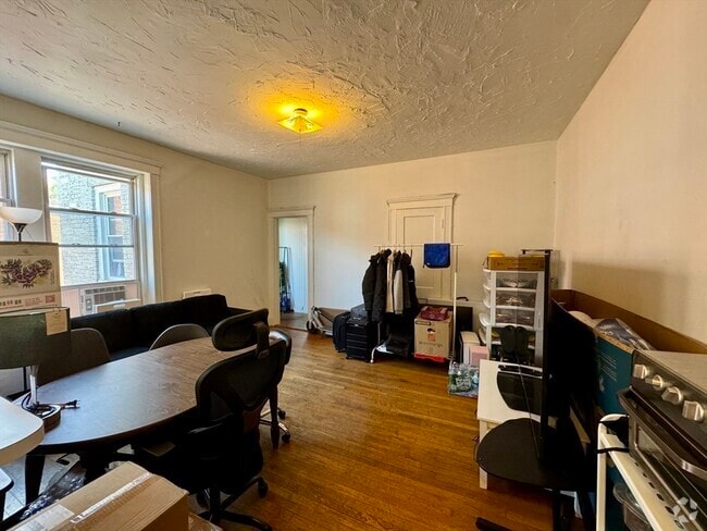 Building Photo - 233 Kelton St Rental