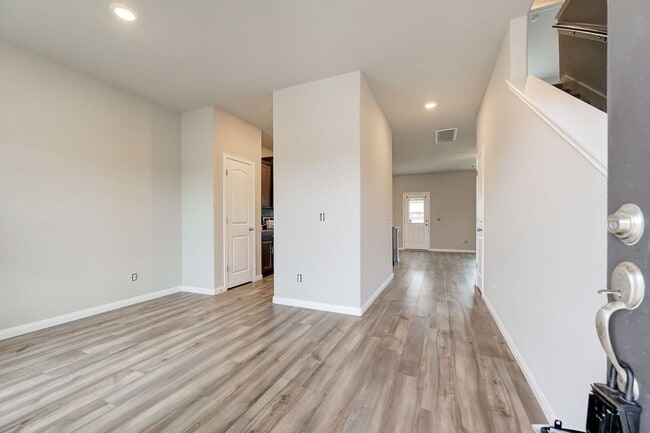 Photo - 1609 Maroon Dr