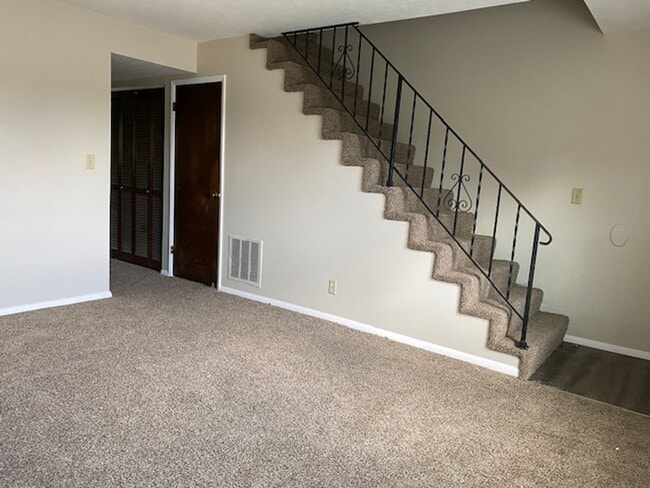 Photo - 102 King Arthur Ct Unit 28