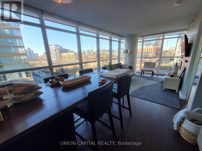 Photo - 25 Capreol Ct Unité 607