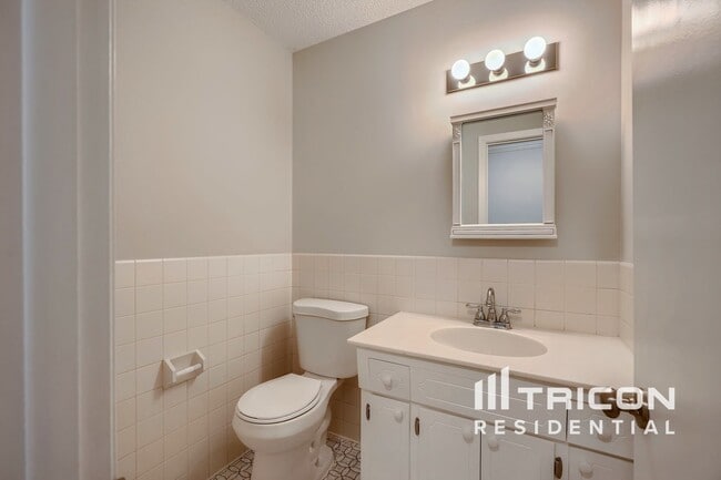 Photo - 931 Market St S