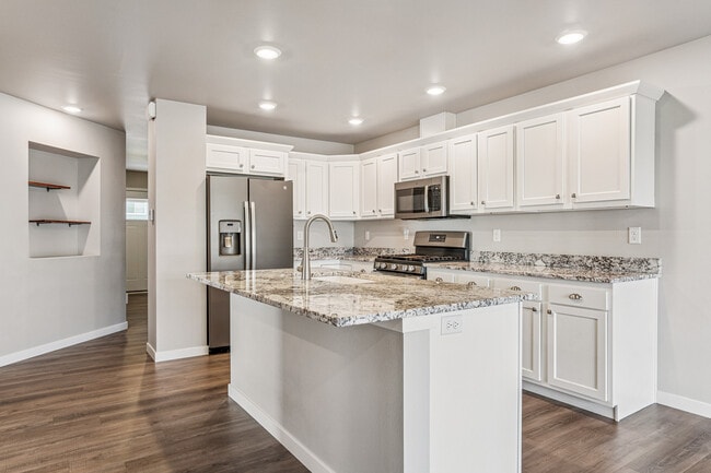 Photo - 785 River Bnd Ln