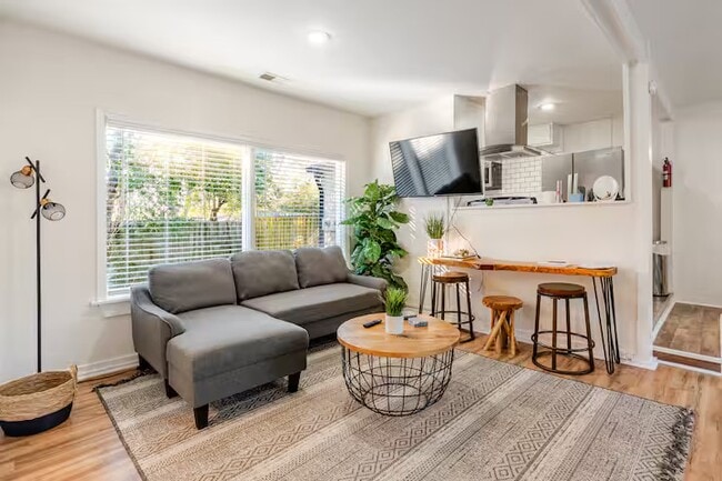 Photo - 3718 Live Oak St