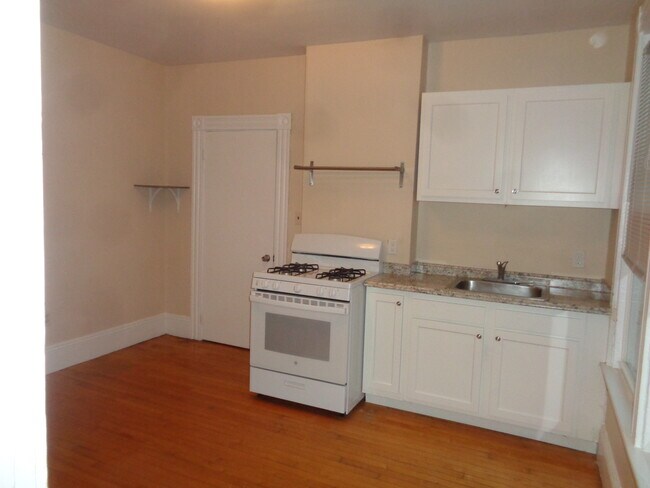 Photo - 9 Bond St Unit 2