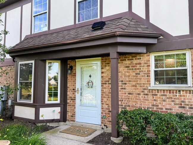 Building Photo - 115 E Fabish Dr