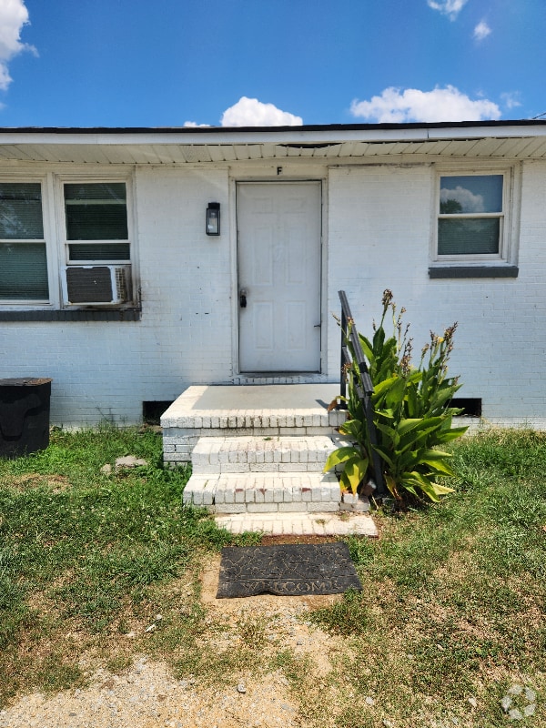 Building Photo - 4835 N Old Laurens Rd Rental