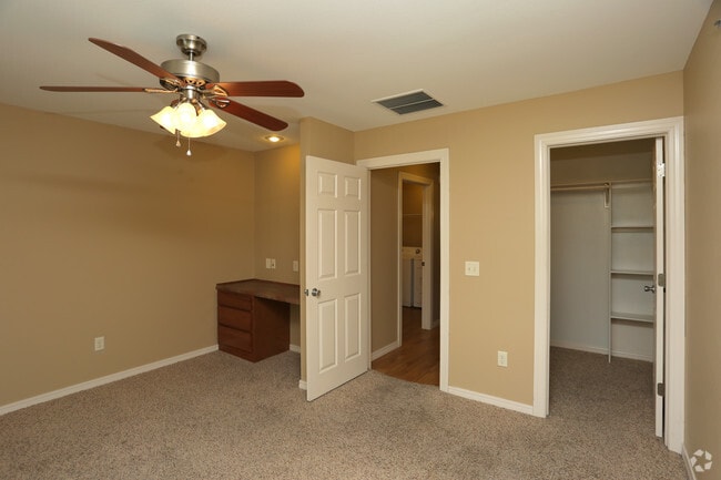 1HAB - 650 ft² - Habitación - Pierce Properties