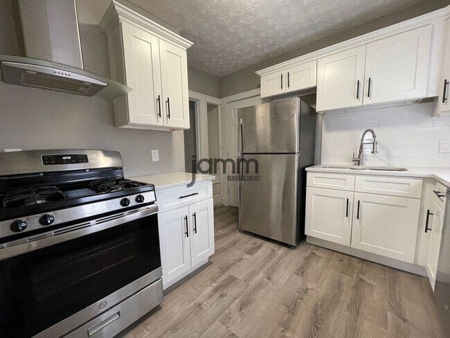 2121 Carabel Ave Unit 2119 Carabel Ave Lower