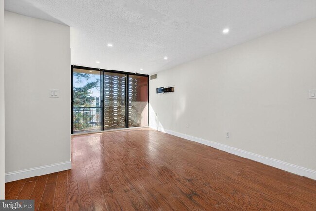 Photo - 16 S Van Dorn St Unit 506