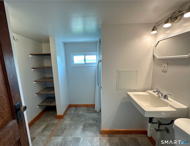 Photo - 251 Thames St