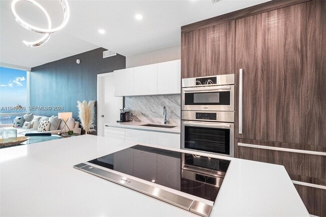 Photo - 851 NE 1st Ave Unidad 4108