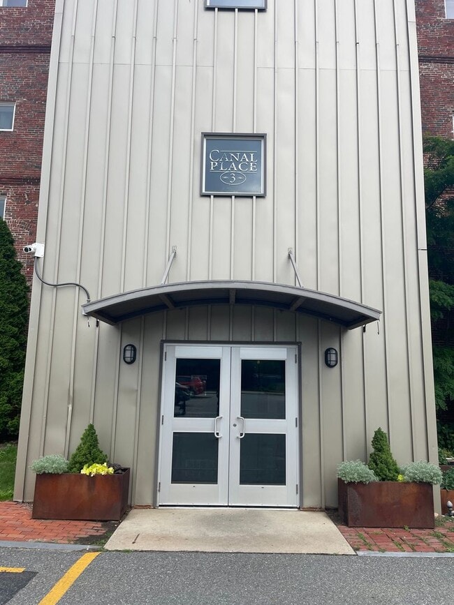 Photo - Reduced & 75% off 1st Month's Rent! Impecc...