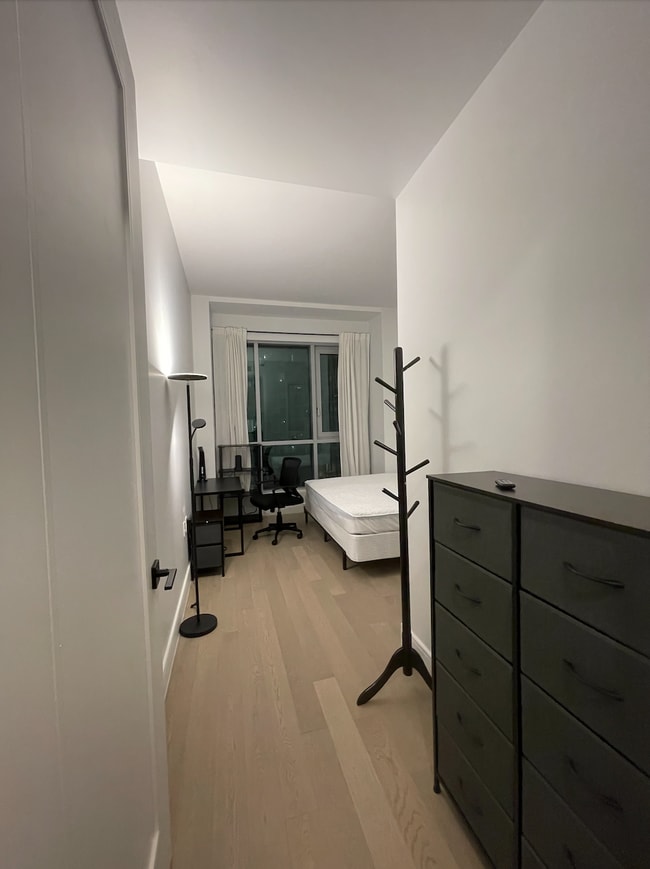 The Rental Bedroom - Entrance - 2141 46th Ave Unidad NA