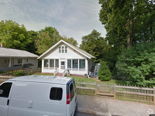 Building Photo - 138 N Sunset Dr Rental