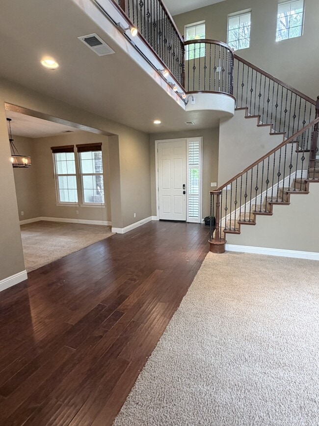 Photo - 615 Royal Windsor Ct
