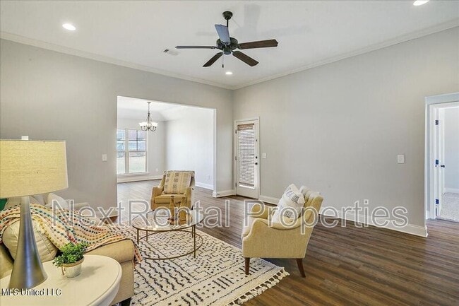 Photo - 110 Harvey Cir