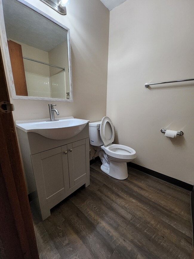 Photo - 202 Heritage Cir