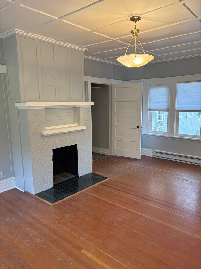 Building Photo - 1150 Summit Ave Unit 203