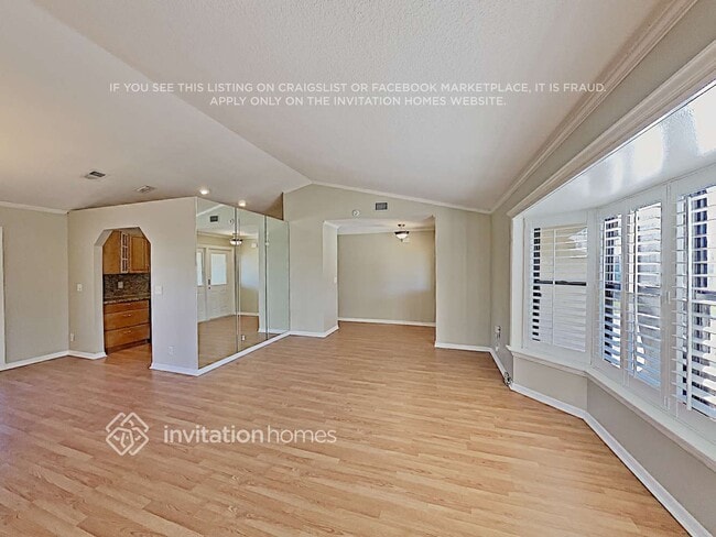 Photo - 1961 Primrose Ln