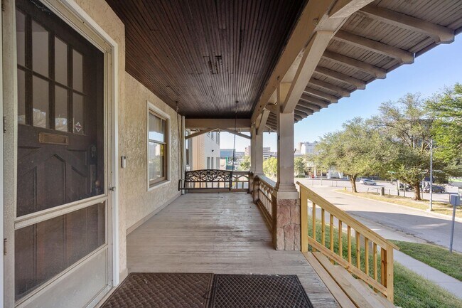 Building Photo - Your home away from home: Discover our ama... Unit 1 - Bed 1