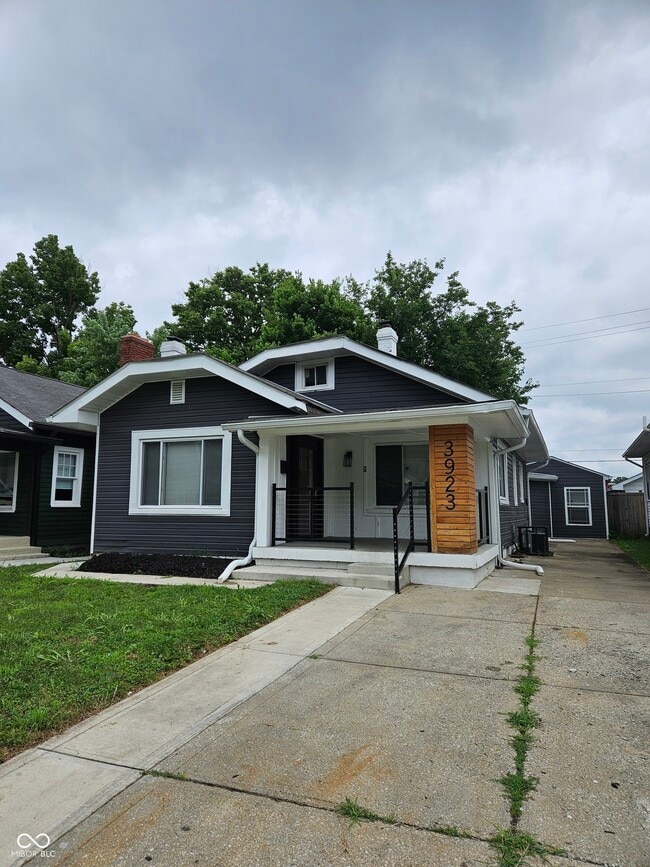 Photo - 3923 N Kenwood Ave Casa